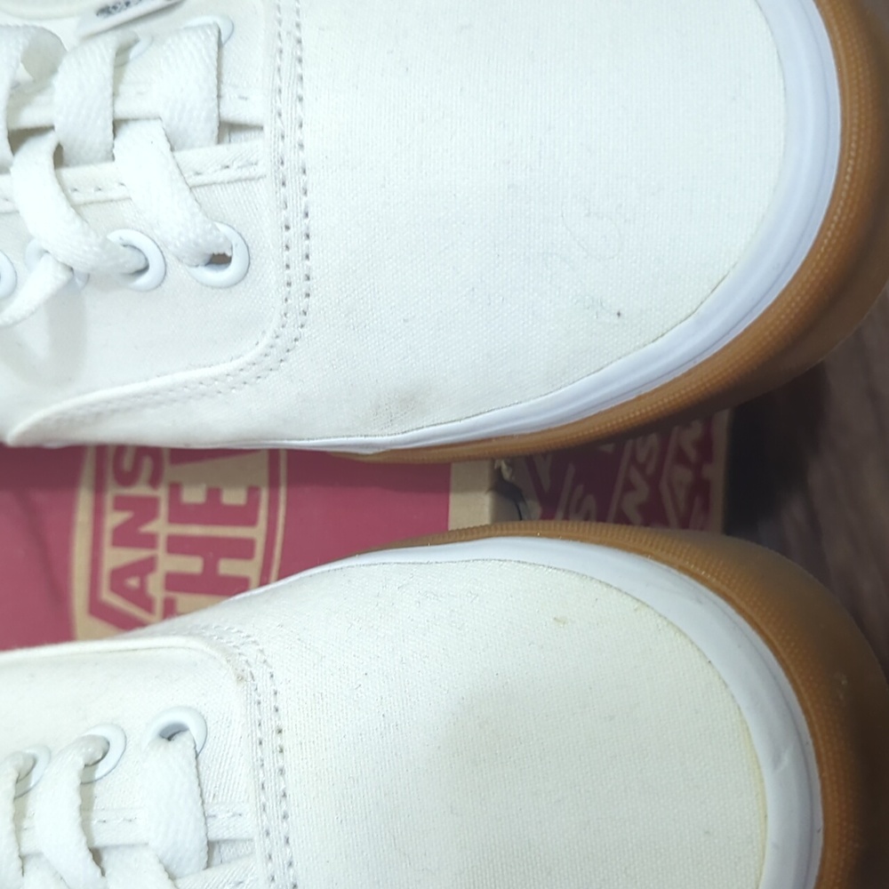Vans - Picture 2 of 10